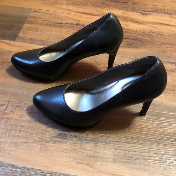 Shoes - Picture 2 of 3